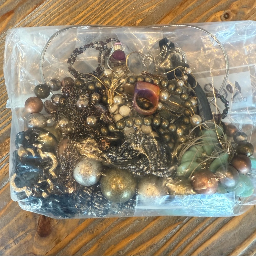 1 lb 13oz mixed costume jewelry wearable jewelry lot mixed bag